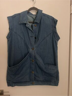 Sleeveless Denim Button-Front Vest in Light Blue